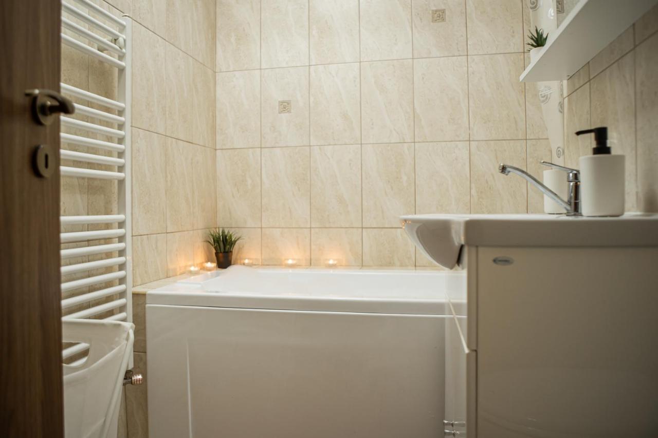 Henriett'S Cosy Place Satu Mare Exterior foto